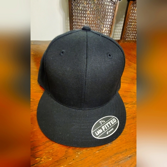 "SOLD"  Fitted hat 7 5/8 new - Picture 1 of 3